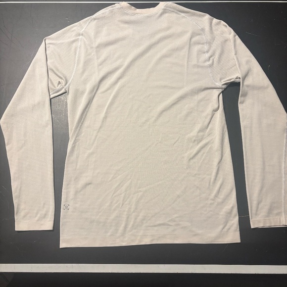 Lululemon Long Sleeve Shirt-Size M - Picture 2 of 2